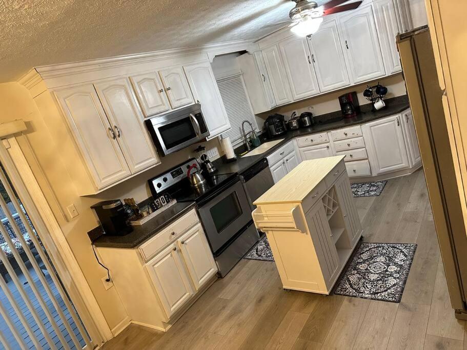 Cheerful 3-Bedroom 3Bath With Fire Pit And Patio Hampton Exterior photo
