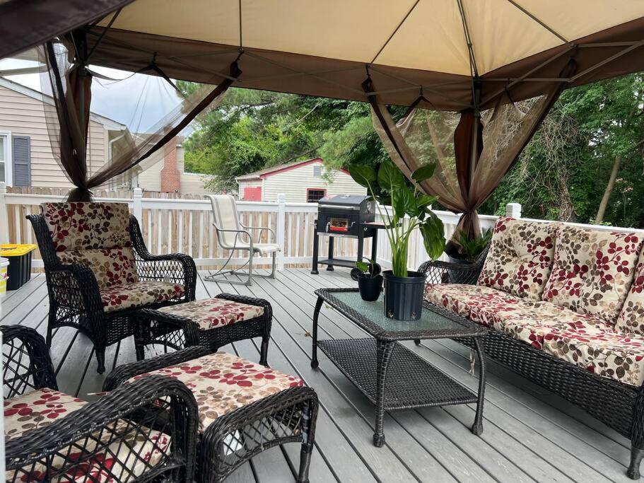 Cheerful 3-Bedroom 3Bath With Fire Pit And Patio Hampton Exterior photo