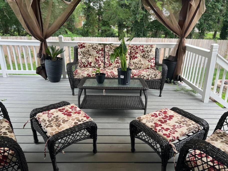 Cheerful 3-Bedroom 3Bath With Fire Pit And Patio Hampton Exterior photo